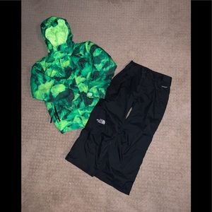 The North Face Boys Ski jacket/pants size small